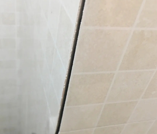 桃源瓷砖空鼓维修公司分享阳台瓷砖脱落的修复过程可以分为以下几个步骤